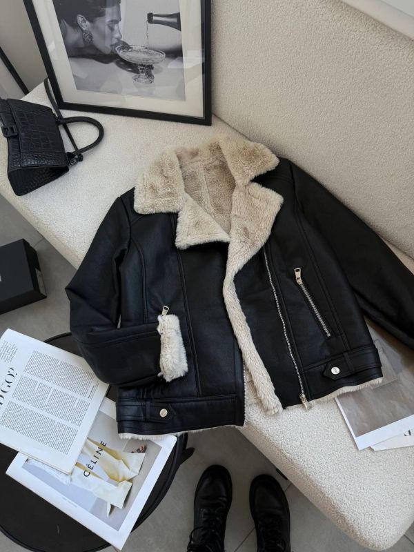 Дублянка жіноча чорного кольору