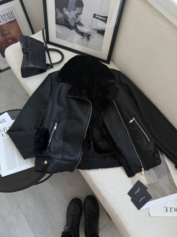 Дублянка жіноча чорного кольору з чорним хутром