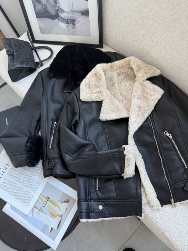 Дублянка жіноча чорного кольору